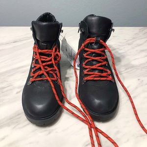 NWT LEATHER Steve Madden Boots